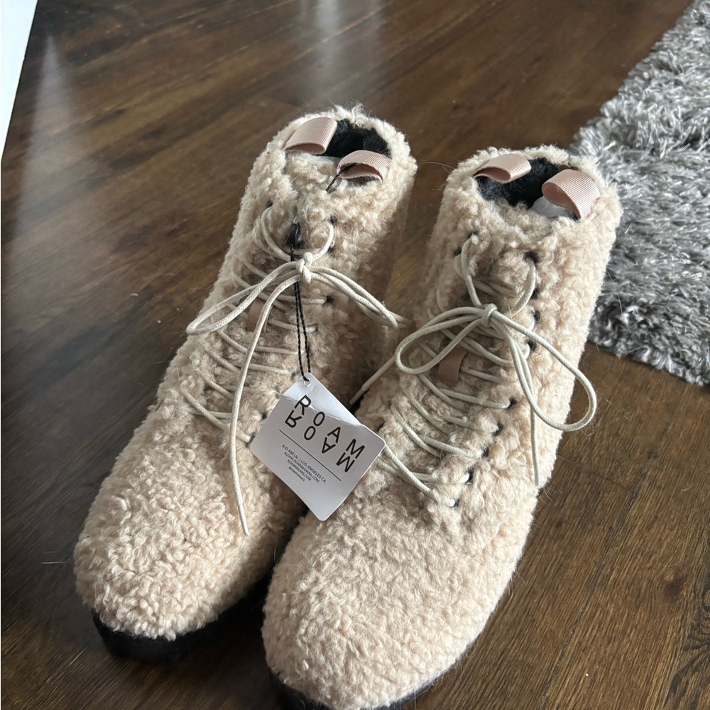 ROAM Tan Fuzzy Winter Boots